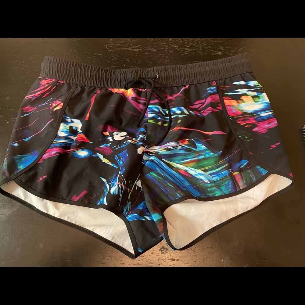 Athletic shorts with pocket